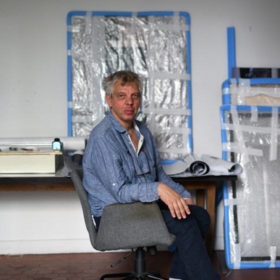 Stephan Zaubitzer dans son atelier à Marseille, le 28 septembre 2021 © Christophe Asso