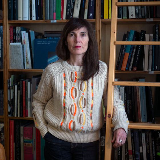 Géraldine Lay, le 21 novembre 2025, dans son bureau à Actes Sud © Christophe Asso